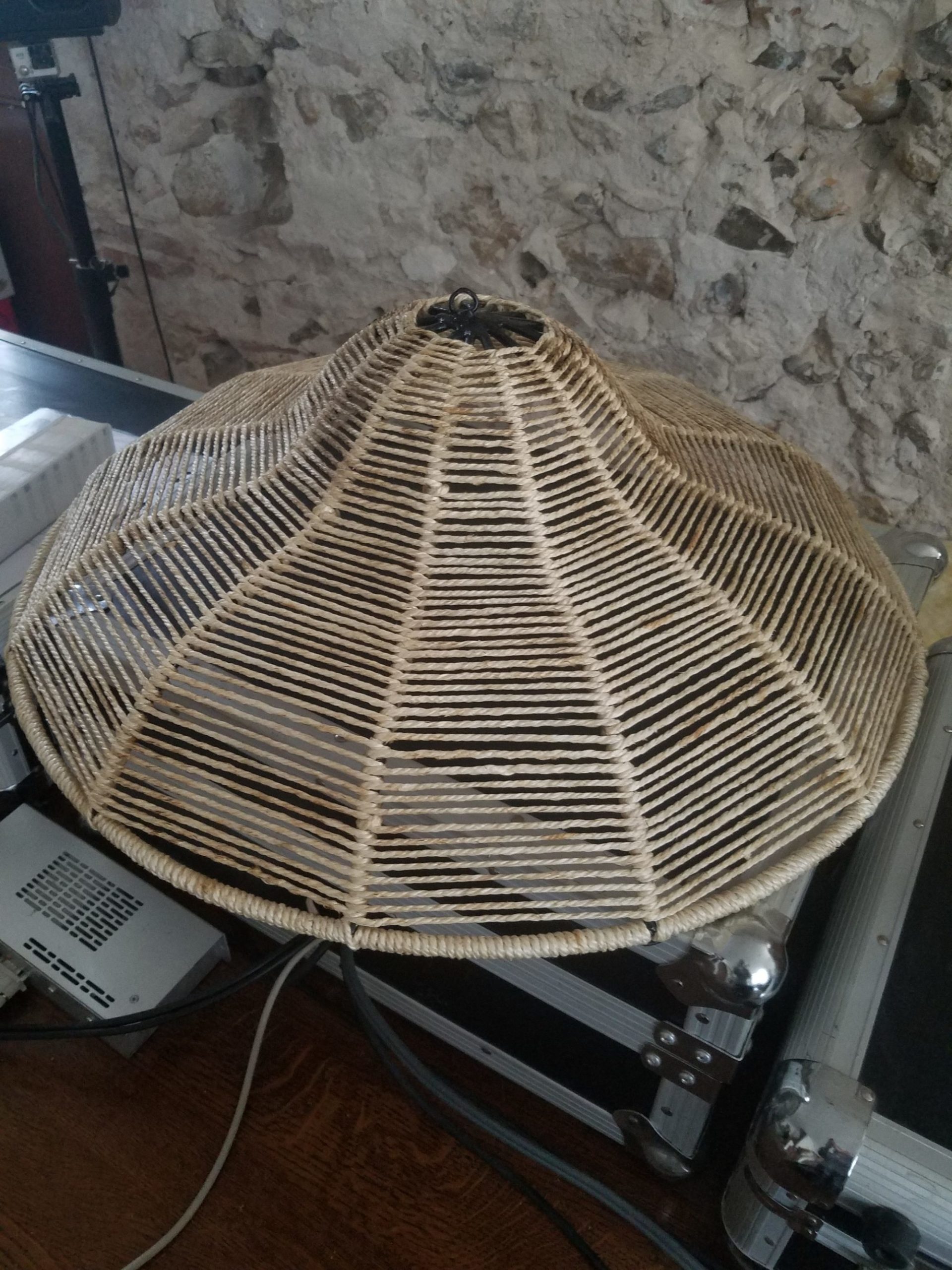 luminaire en corde par l'éclat de bois